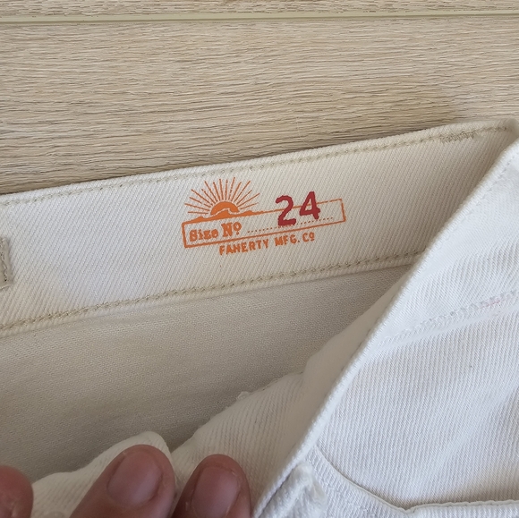 NWT $98 Faherty Sunwashed Denim Shorts Egret - Picture 4 of 8